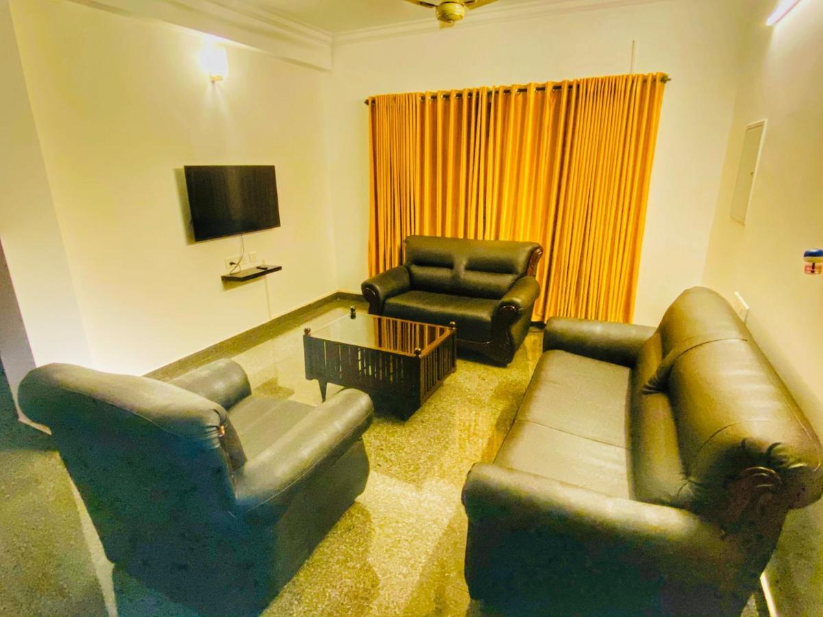 Beersheba Three Bed Room A/C Apartments Thiruvananthapuram Екстер'єр фото