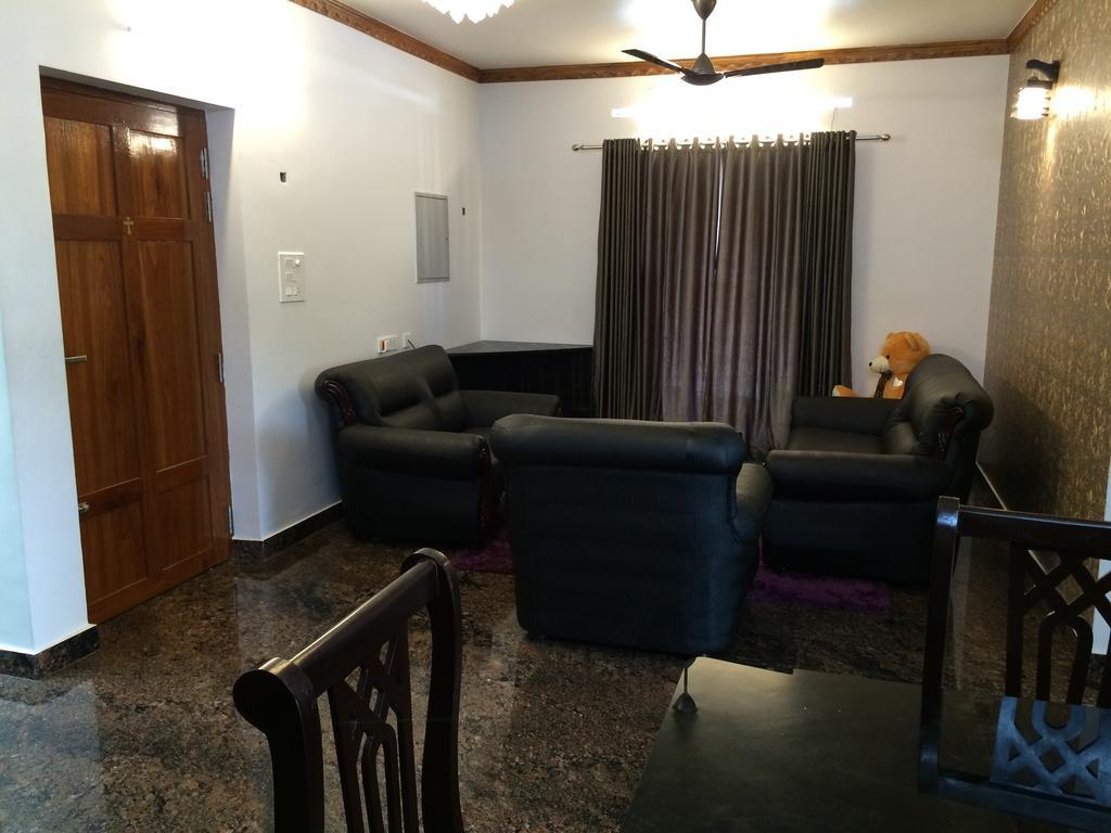 Beersheba Three Bed Room A/C Apartments Thiruvananthapuram Екстер'єр фото