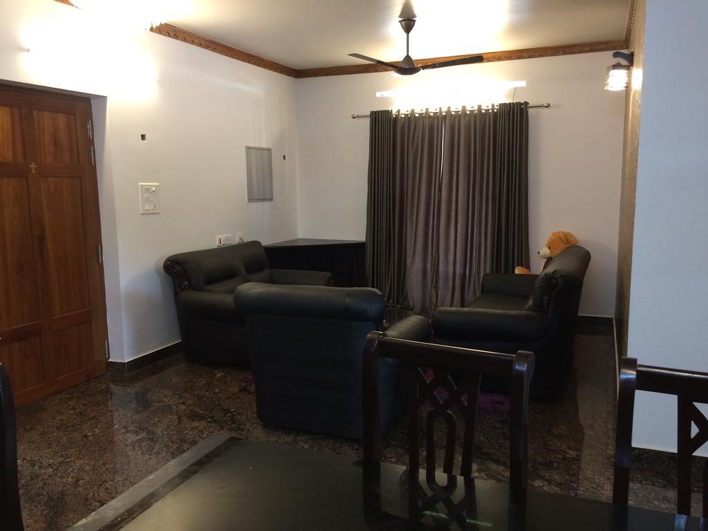 Beersheba Three Bed Room A/C Apartments Thiruvananthapuram Екстер'єр фото