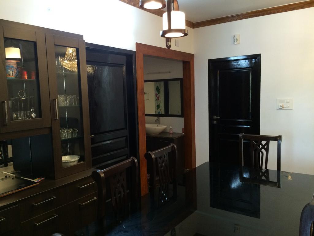 Beersheba Three Bed Room A/C Apartments Thiruvananthapuram Екстер'єр фото