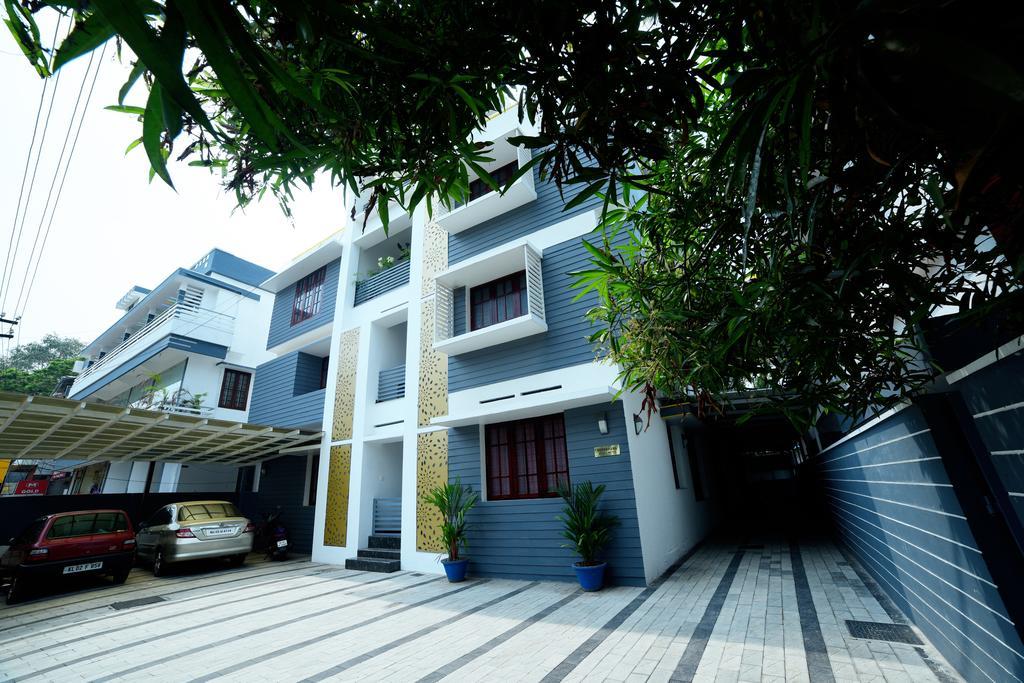 Beersheba Three Bed Room A/C Apartments Thiruvananthapuram Екстер'єр фото