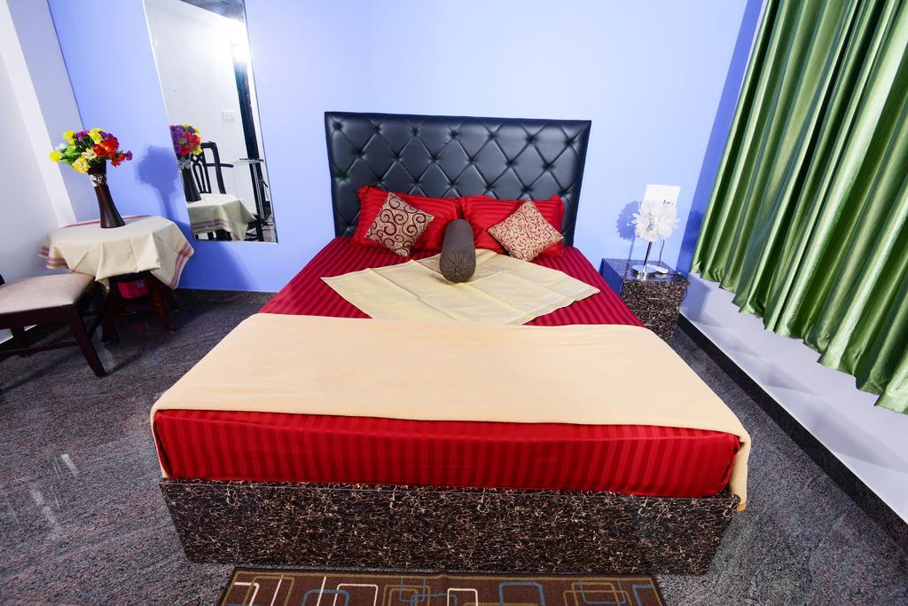 Beersheba Three Bed Room A/C Apartments Thiruvananthapuram Екстер'єр фото