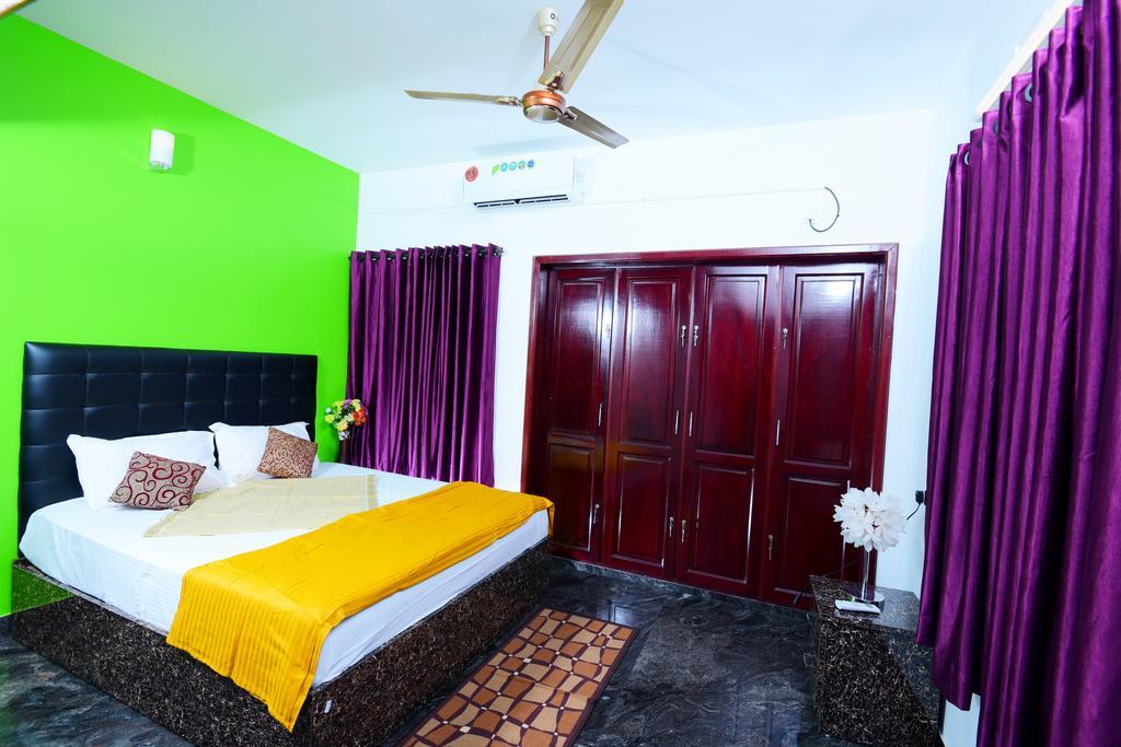 Beersheba Three Bed Room A/C Apartments Thiruvananthapuram Екстер'єр фото