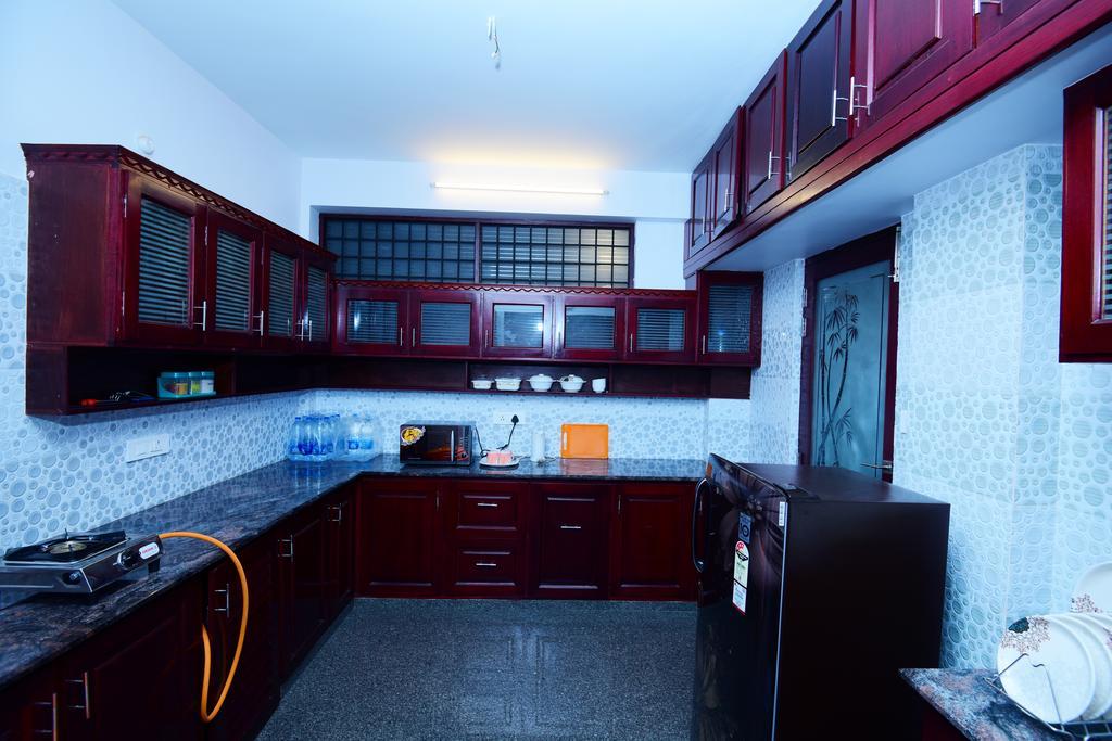 Beersheba Three Bed Room A/C Apartments Thiruvananthapuram Екстер'єр фото