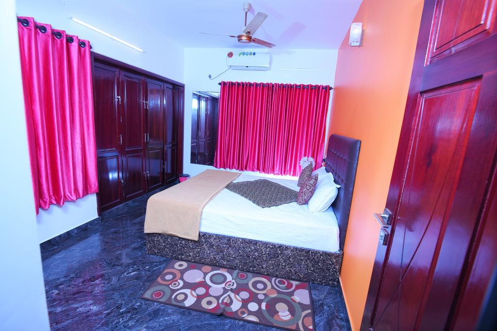 Beersheba Three Bed Room A/C Apartments Thiruvananthapuram Екстер'єр фото