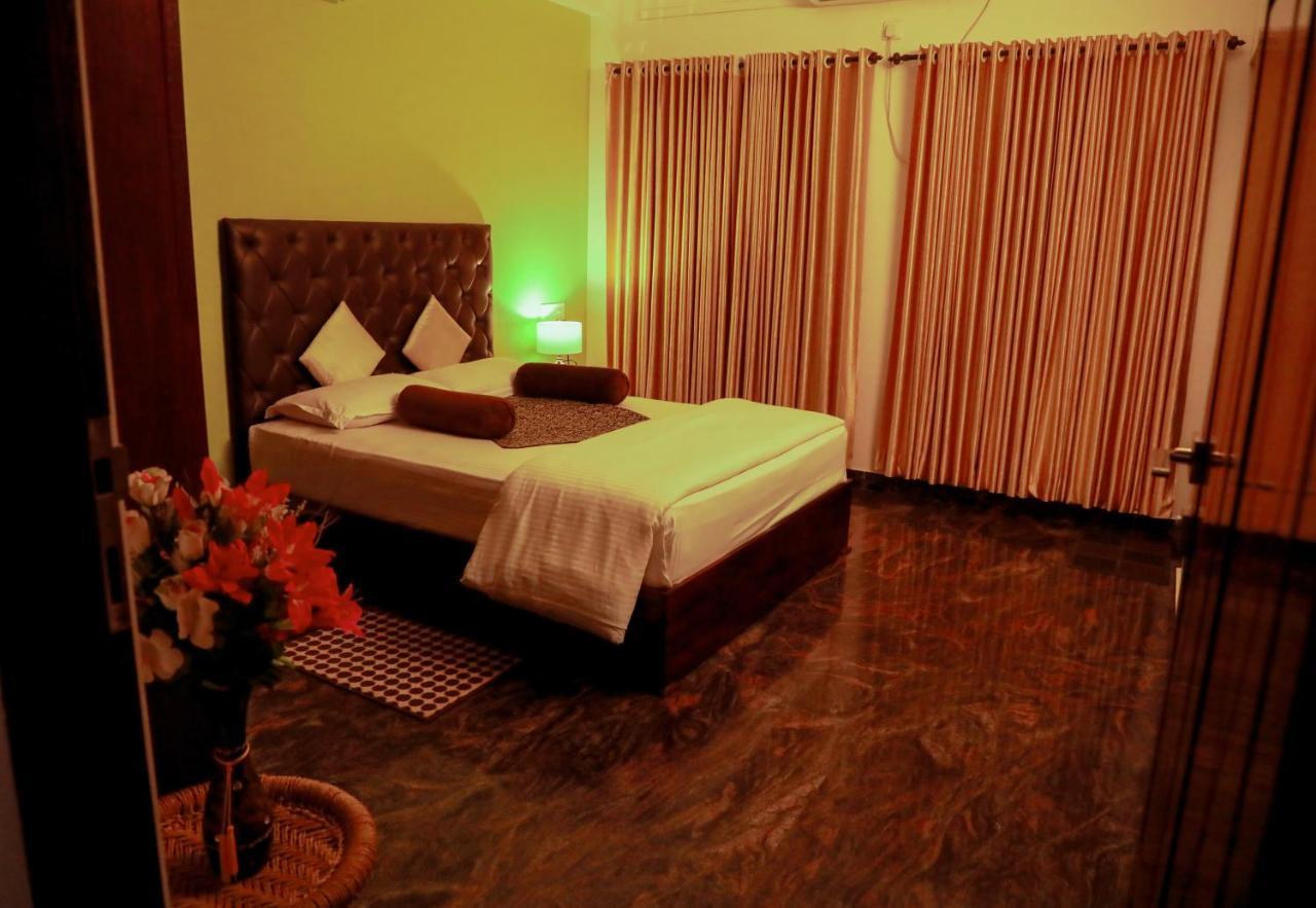 Beersheba Three Bed Room A/C Apartments Thiruvananthapuram Екстер'єр фото