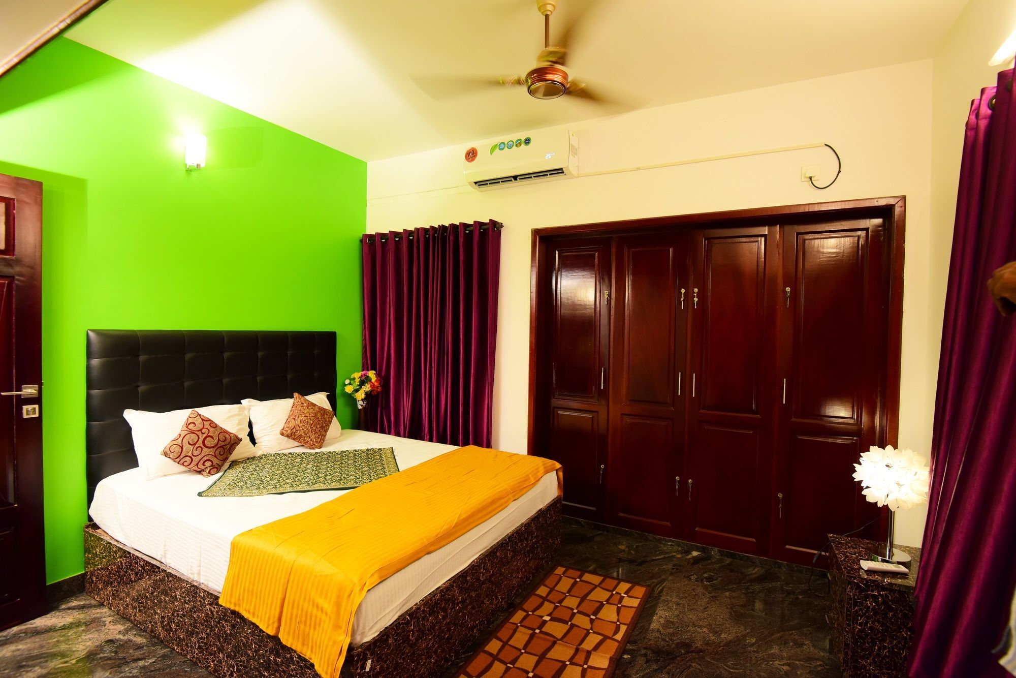 Beersheba Three Bed Room A/C Apartments Thiruvananthapuram Екстер'єр фото